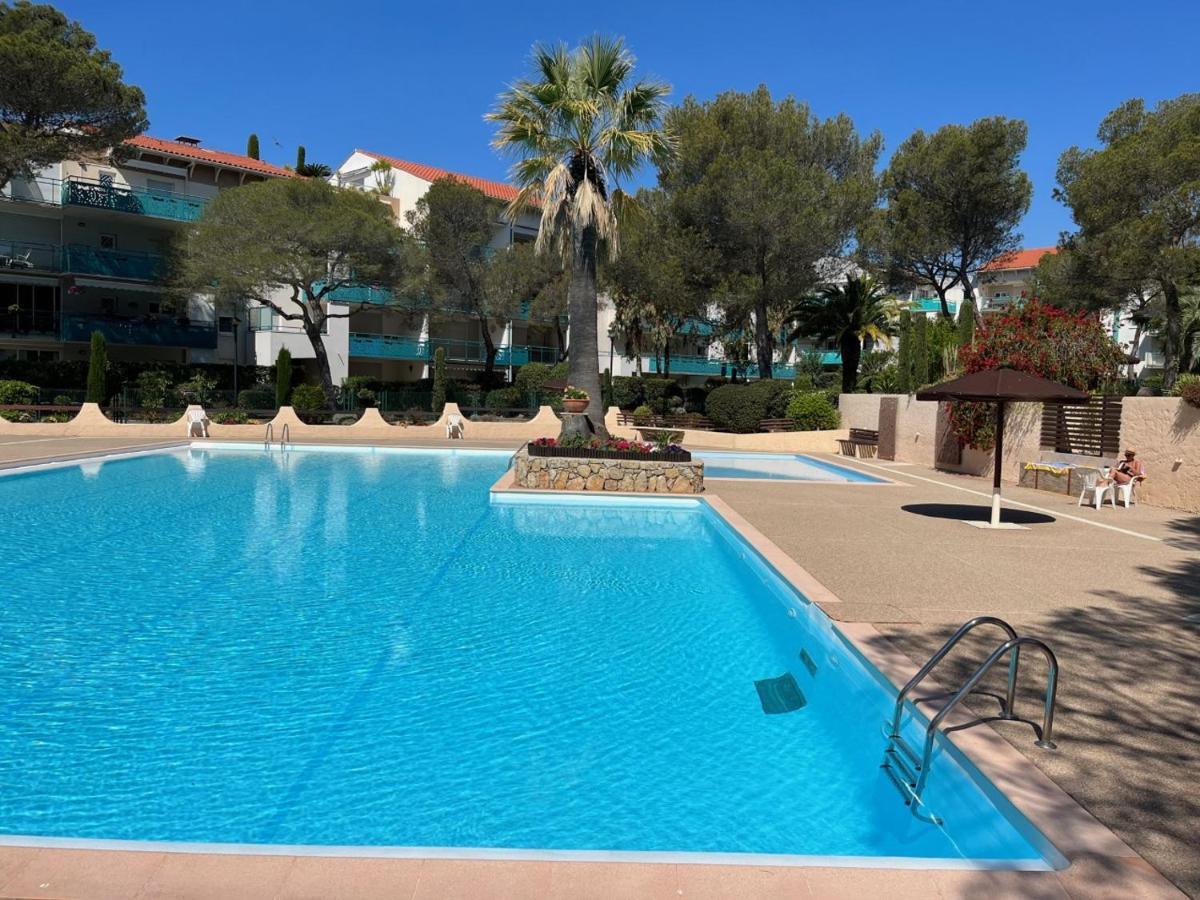 Saint-Raphael, Boulouris, F2 Dans Belle Residence 3 Piscines, Proche Bord De Mer Exterior photo